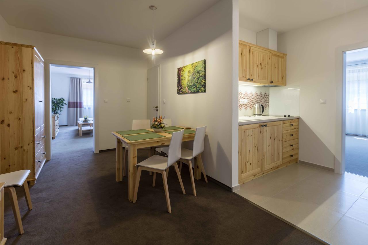 Rezort Gothal Apartmany A Penziony โดโนวาลี ภายนอก รูปภาพ