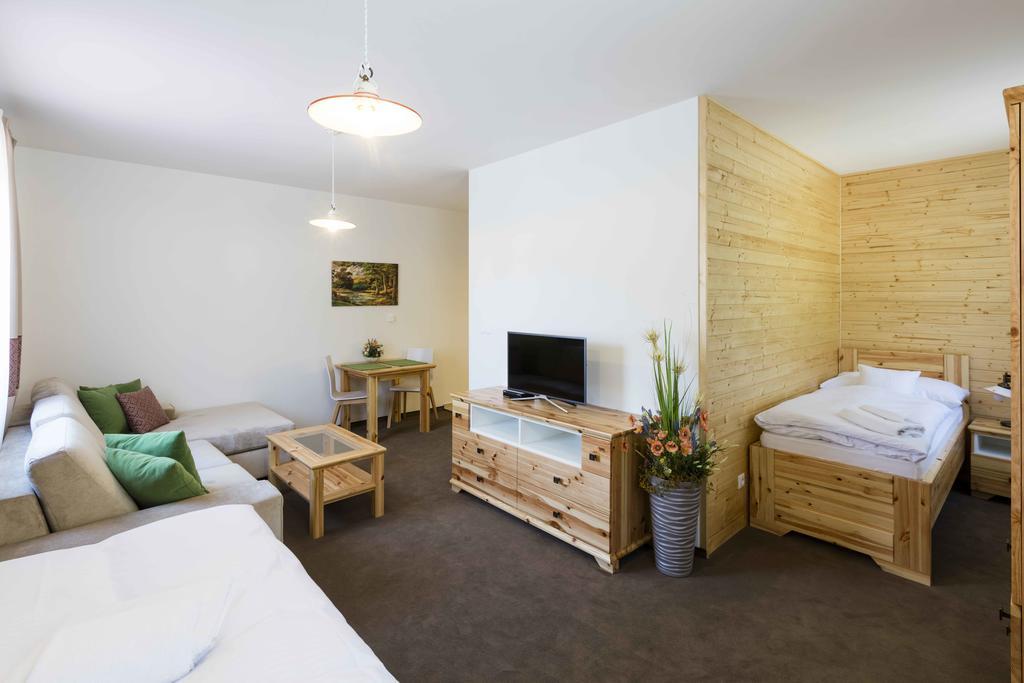 Rezort Gothal Apartmany A Penziony โดโนวาลี ภายนอก รูปภาพ